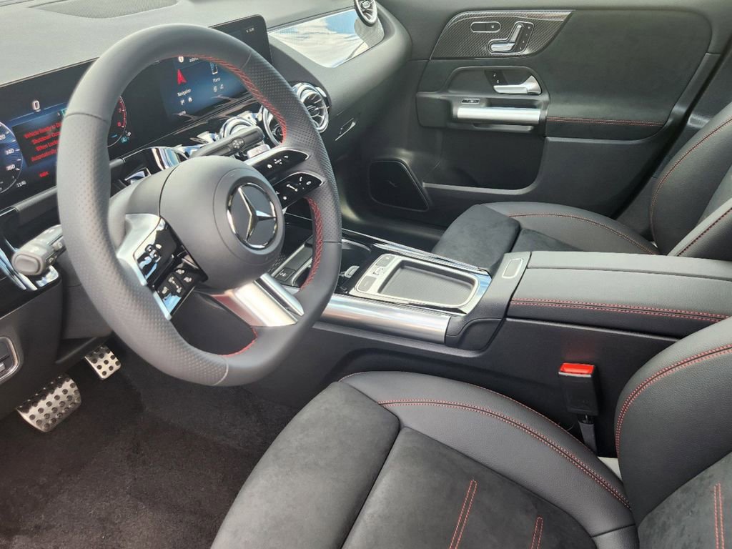 New 2025 Mercedes-Benz GLA 250 4MATIC image 11