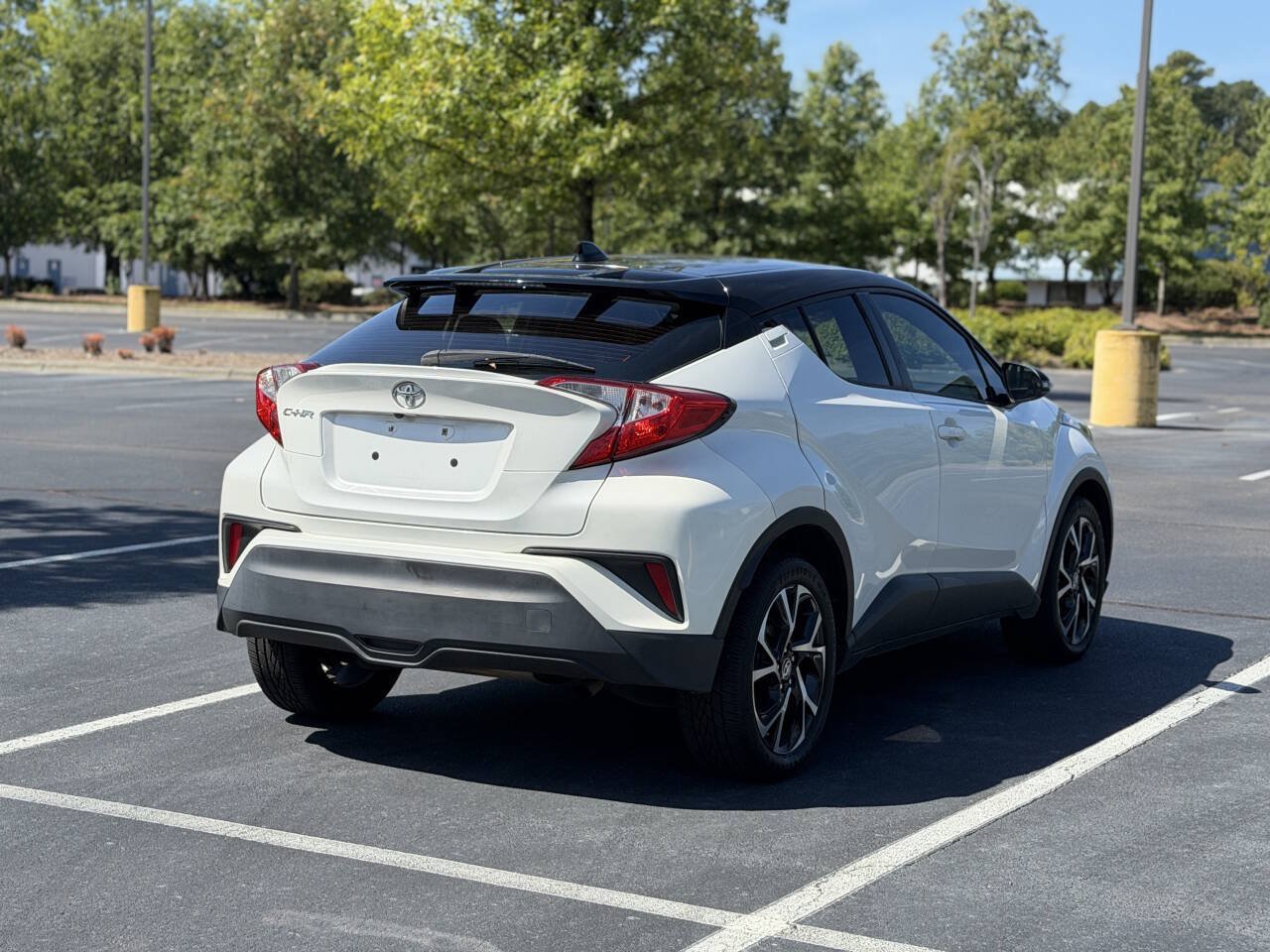 Used 2020 Toyota C-HR XLE FWD image 9