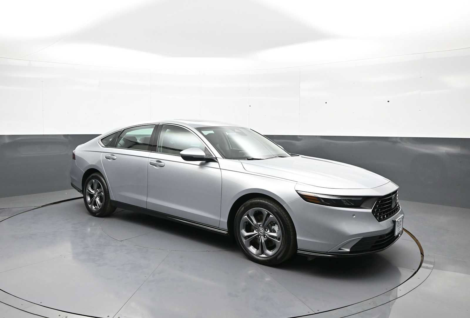Used 2025 Honda Accord EX-L image 4