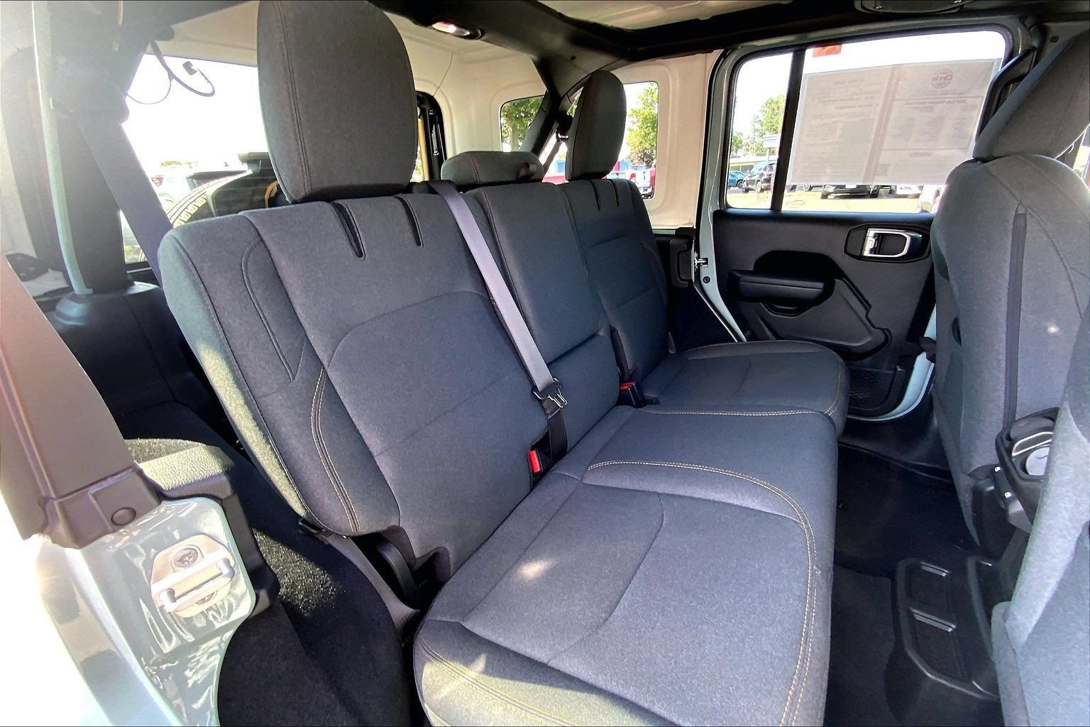 Used 2024 Jeep Wrangler Unlimited w/ Convenience Group AWD/4WD image 19