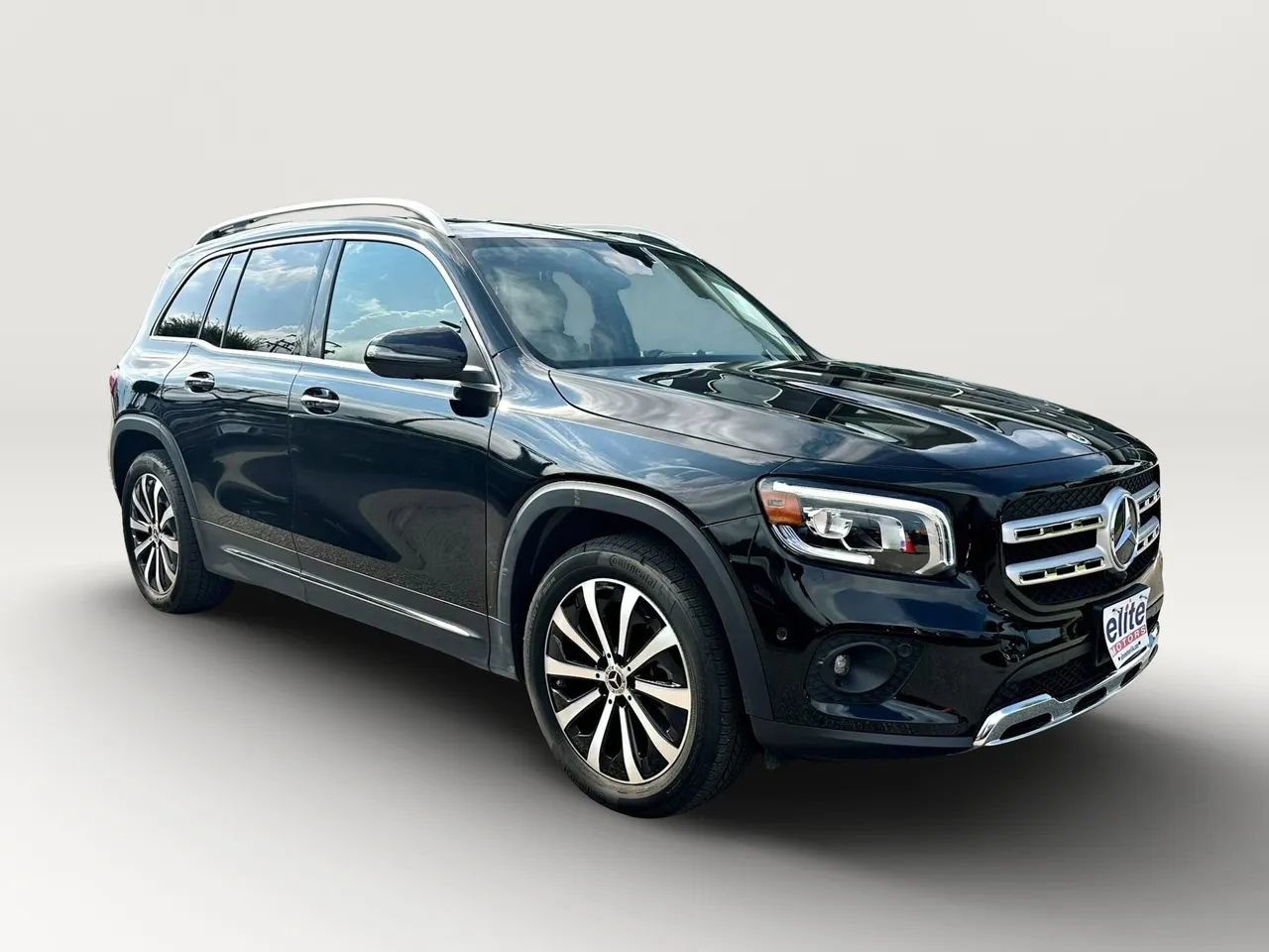 Used 2023 Mercedes-Benz GLB 250 4MATIC w/ Premium Package image 1