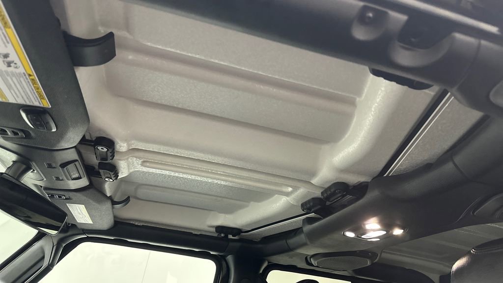Used 2022 Jeep Gladiator Overland AWD/4WD image 17