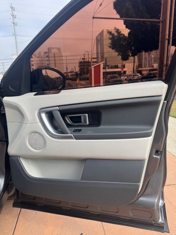 Used 2017 Land Rover Discovery Sport SE AWD/4WD image 19
