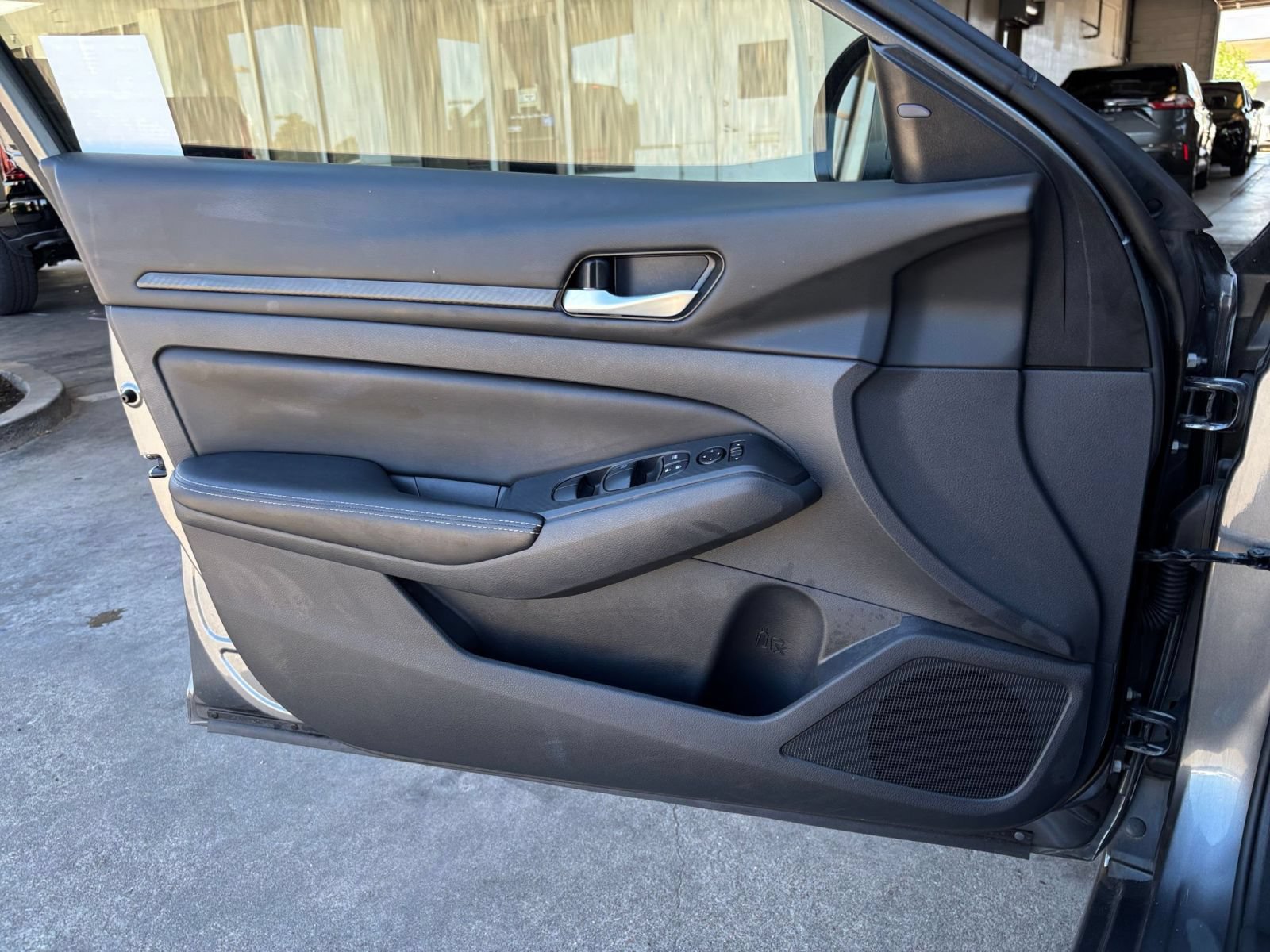 Used 2025 Nissan Altima 2.5 SV FWD image 18
