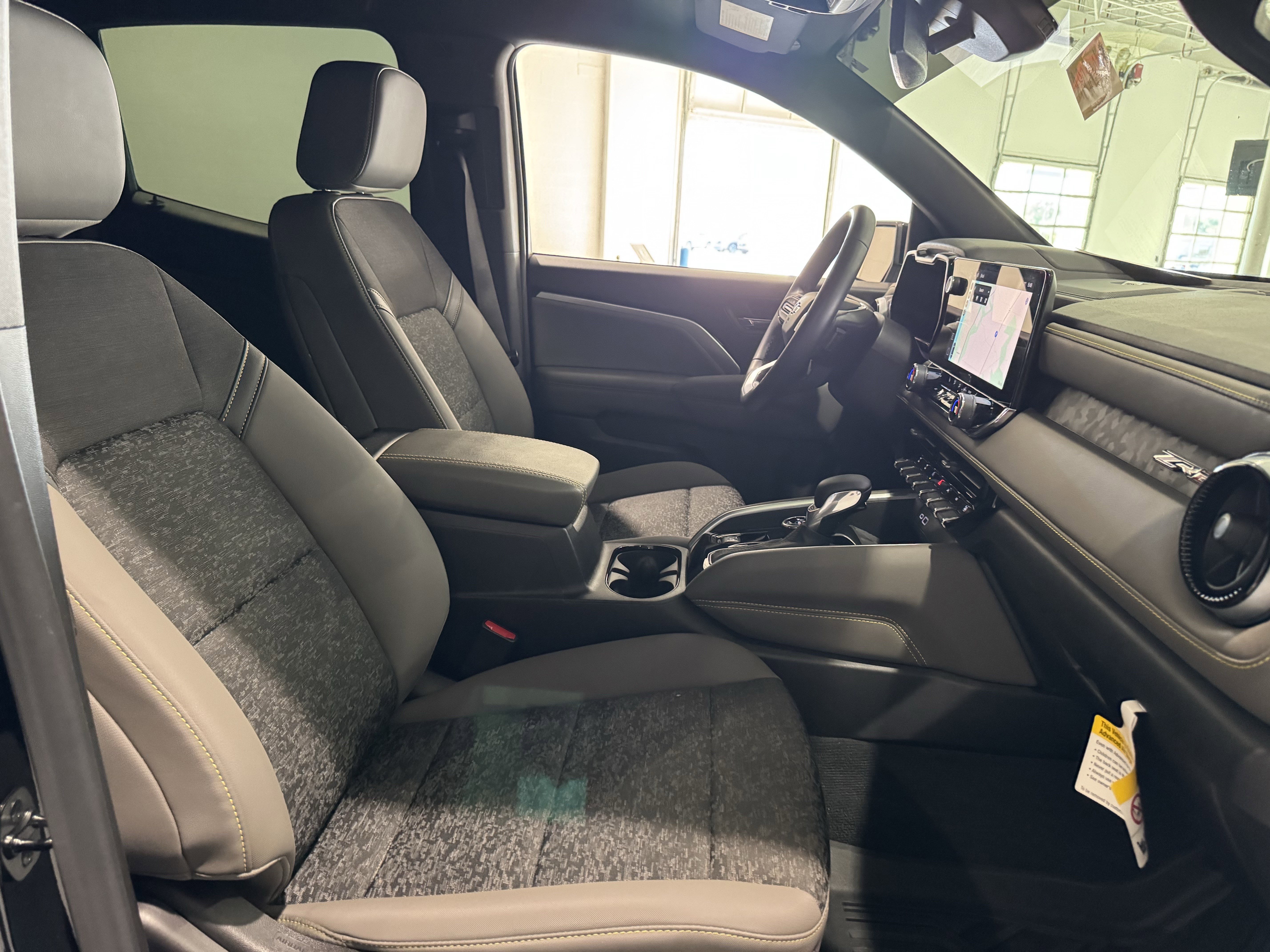 Used 2024 Chevrolet Colorado ZR2 w/ Technology Package image 36