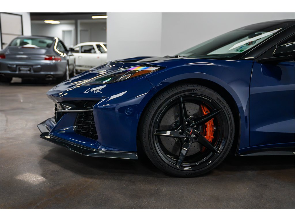 Used 2025 Chevrolet Corvette E-Ray w/ Stealth Interior Trim Package AWD/4WD image 24