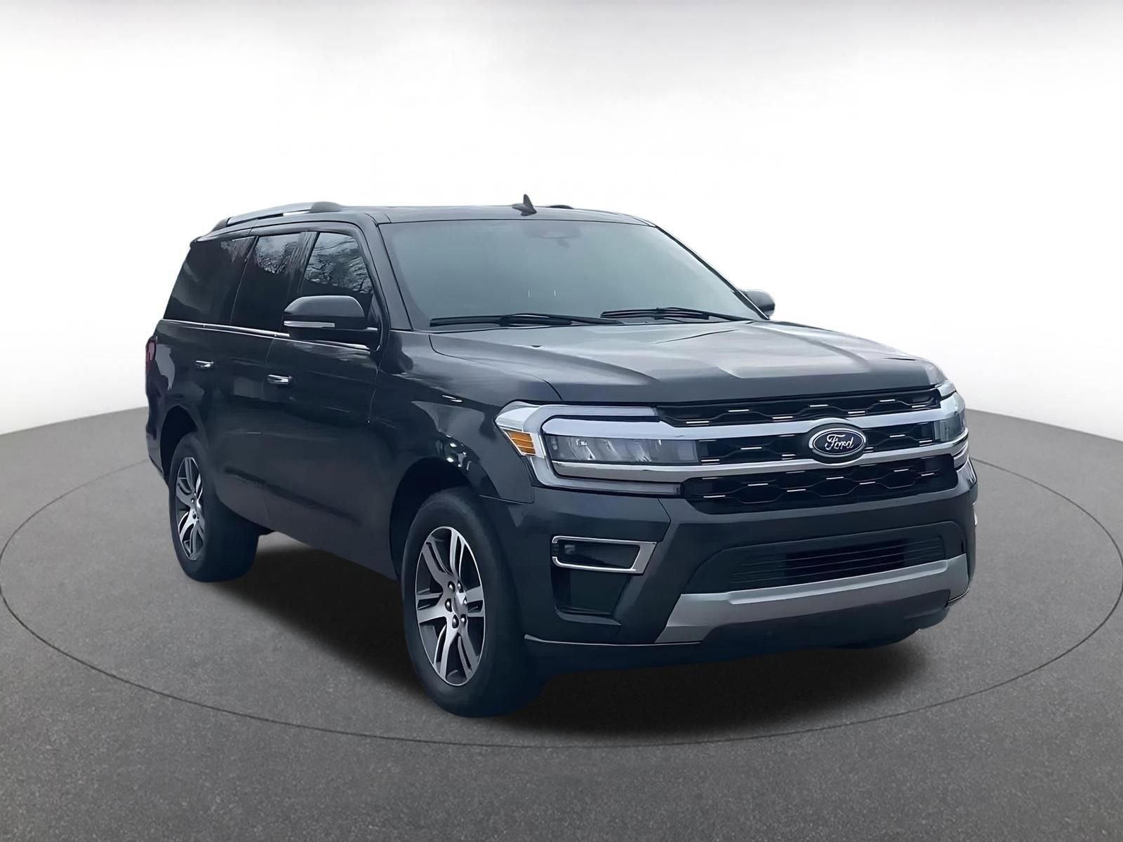 Used 2024 Ford Expedition Limited image 3
