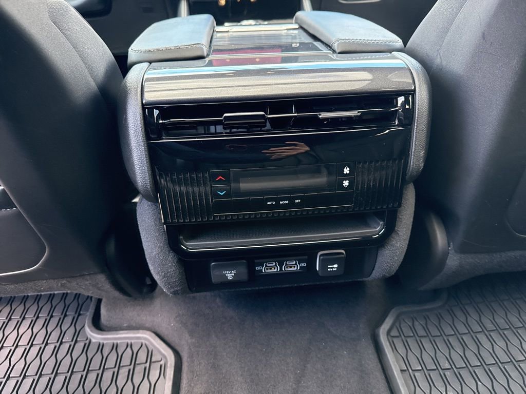 Certified 2024 Jeep Wagoneer 4WD w/ Premium Group I image 25