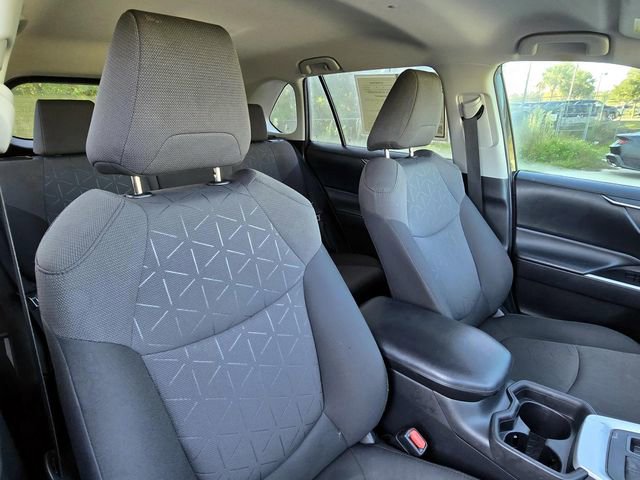 Used 2020 Toyota RAV4 XLE image 31