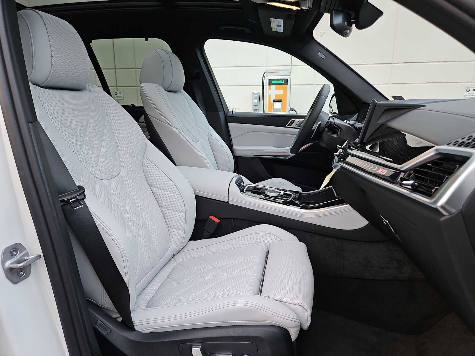 Used 2026 BMW X5 xDrive40i w/ M Sport Package image 24