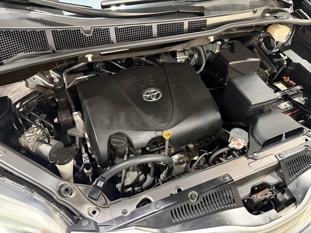 Used 2017 Toyota Sienna Limited AWD/4WD image 44