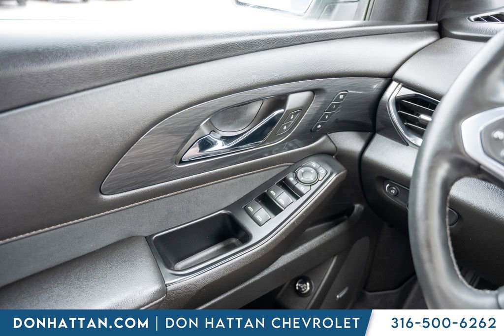 Used 2023 Chevrolet Traverse High Country image 16