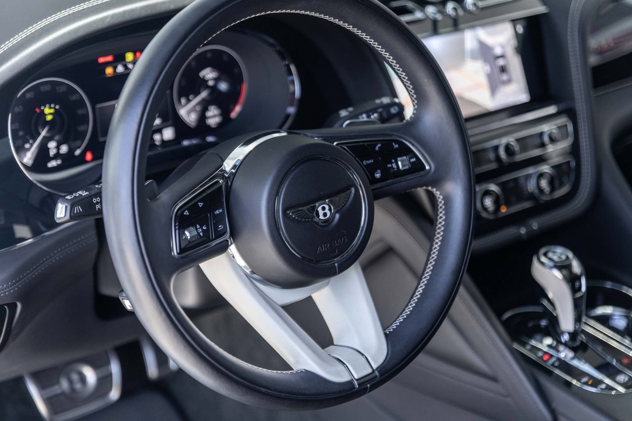 Certified 2023 Bentley Bentayga Extended Wheelbase AWD/4WD image 26