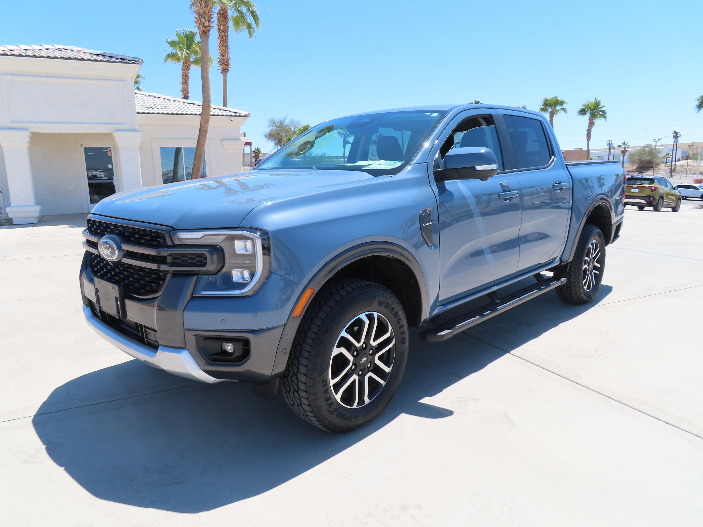 Used 2024 Ford Ranger Lariat w/ FX4 Off-Road Package AWD/4WD image 3