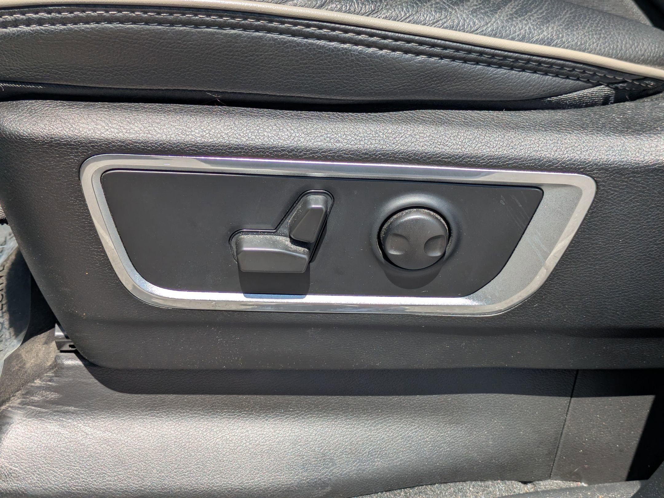 Used 2022 RAM 1500 Laramie w/ Sport Appearance Package AWD/4WD image 13