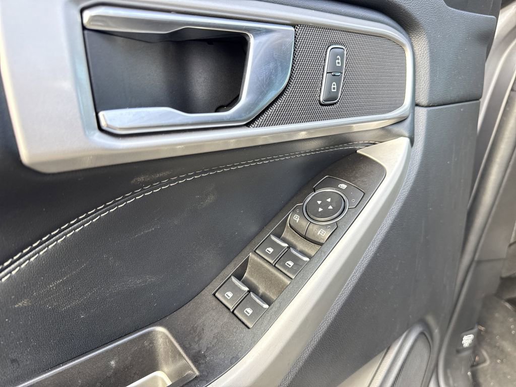 Used 2022 Ford Explorer XLT image 27