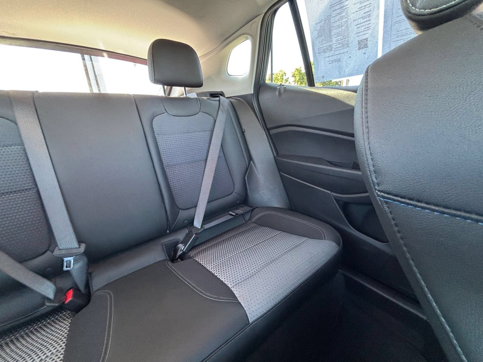 Used 2025 Chevrolet Trax LT FWD image 35