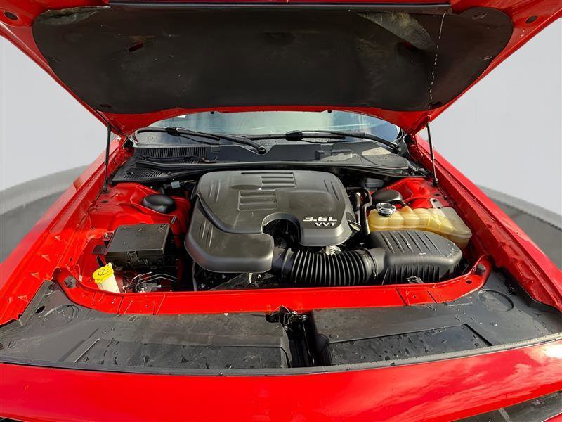 Used 2015 Dodge Challenger SXT RWD image 10