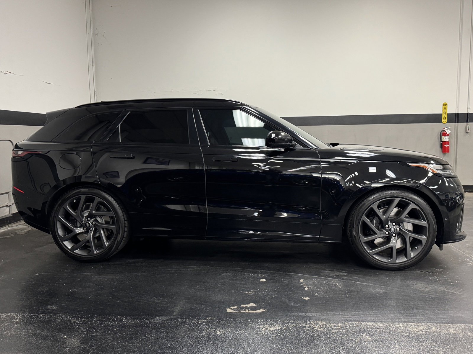 Used 2020 Land Rover Range Rover Velar SV Autobiography Dynamic image 5