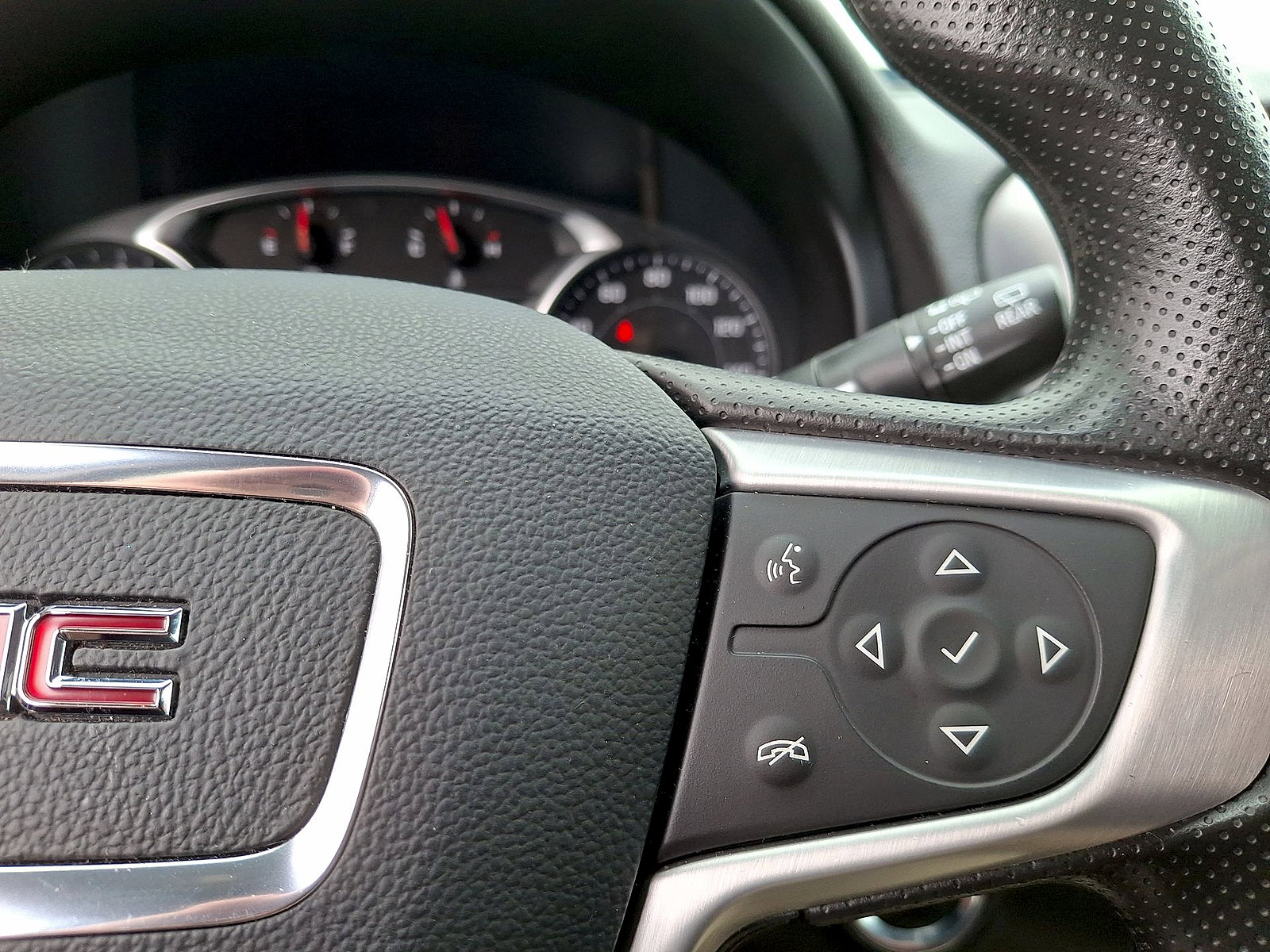 Used 2023 GMC Terrain SLE w/ Driver Convenience Package AWD/4WD image 18