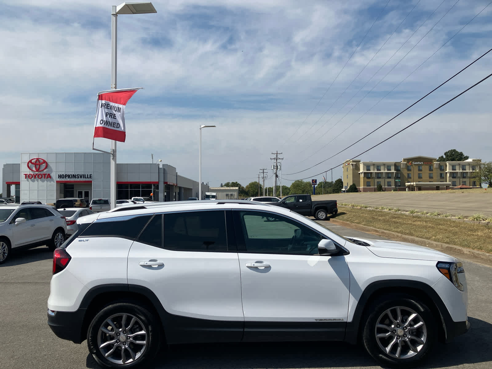 Used 2024 GMC Terrain SLT image 8