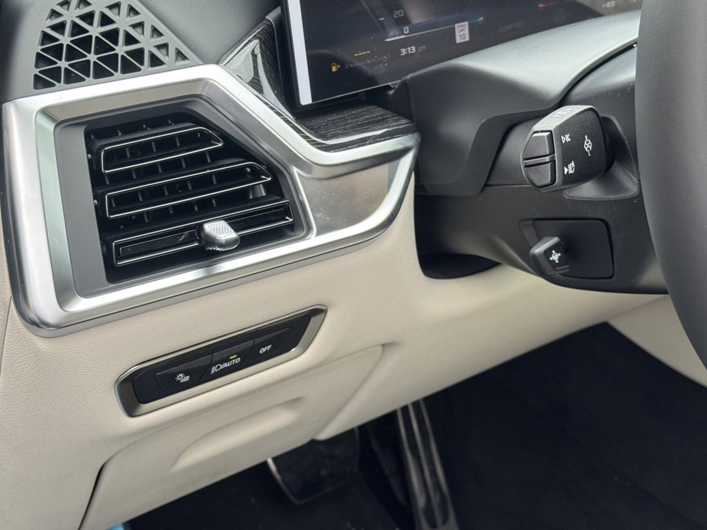 New 2026 BMW X7 M60i w/ Executive Package image 14