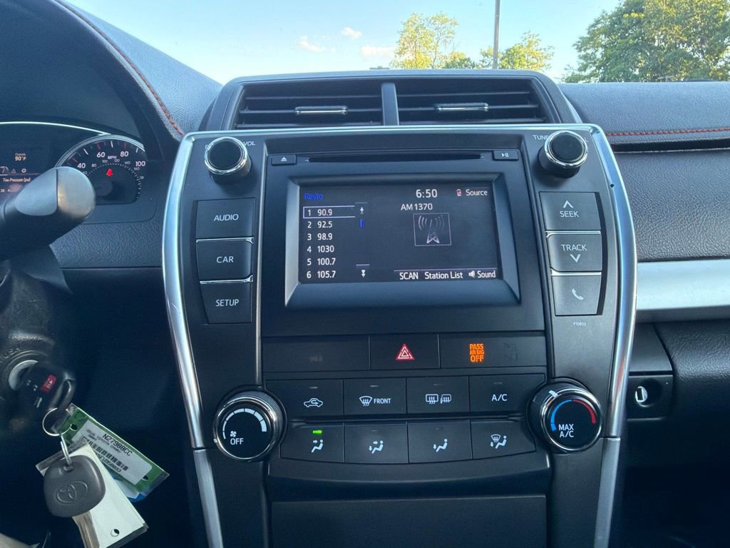 Used 2015 Toyota Camry SE FWD image 22