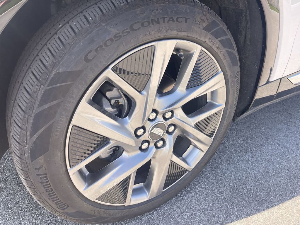 Certified 2025 Cadillac Optiq Luxury 2 w/ LPO, Floor Liner Package AWD/4WD image 2