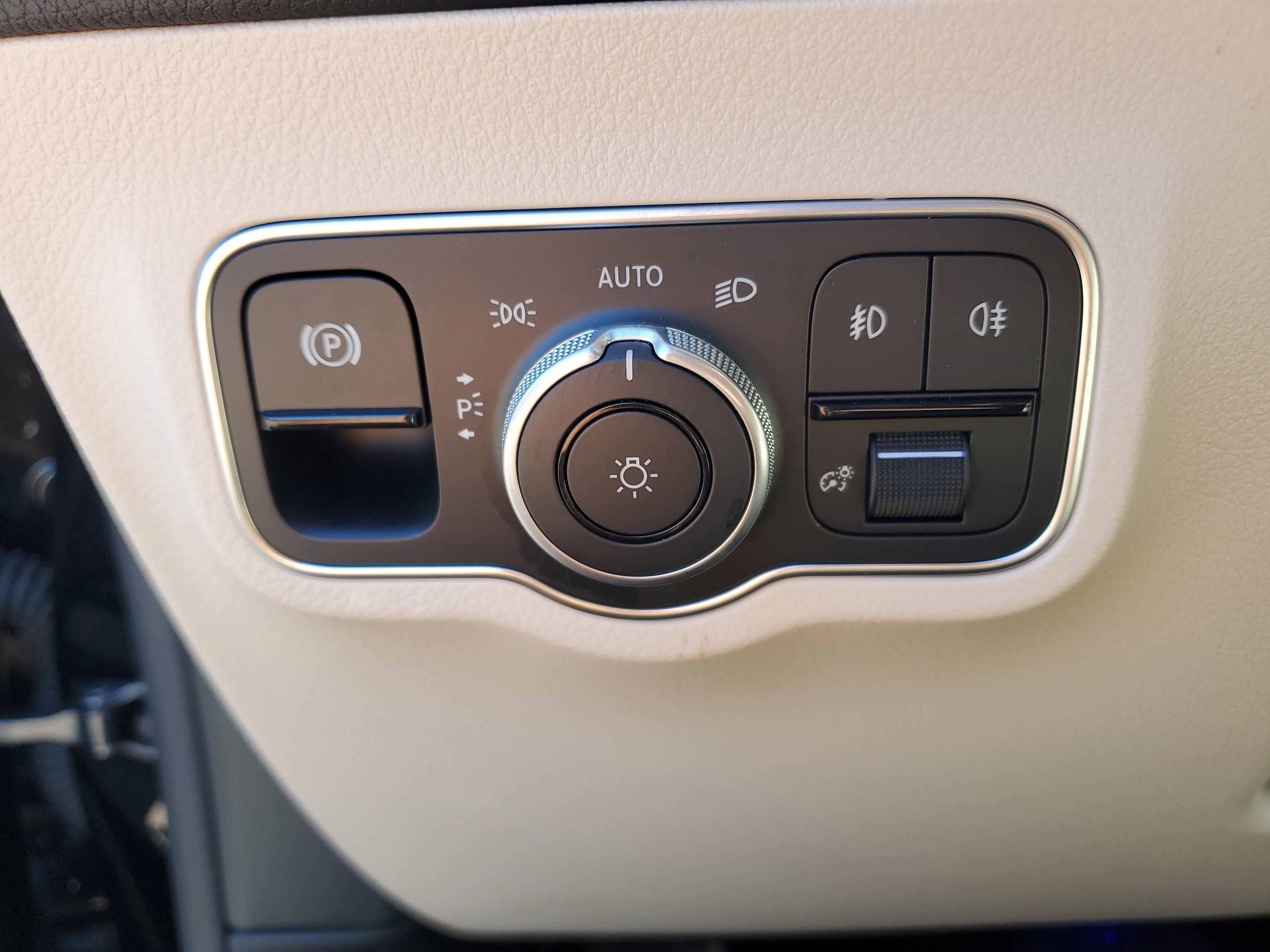 Certified 2025 Mercedes-Benz GLA 250 image 34