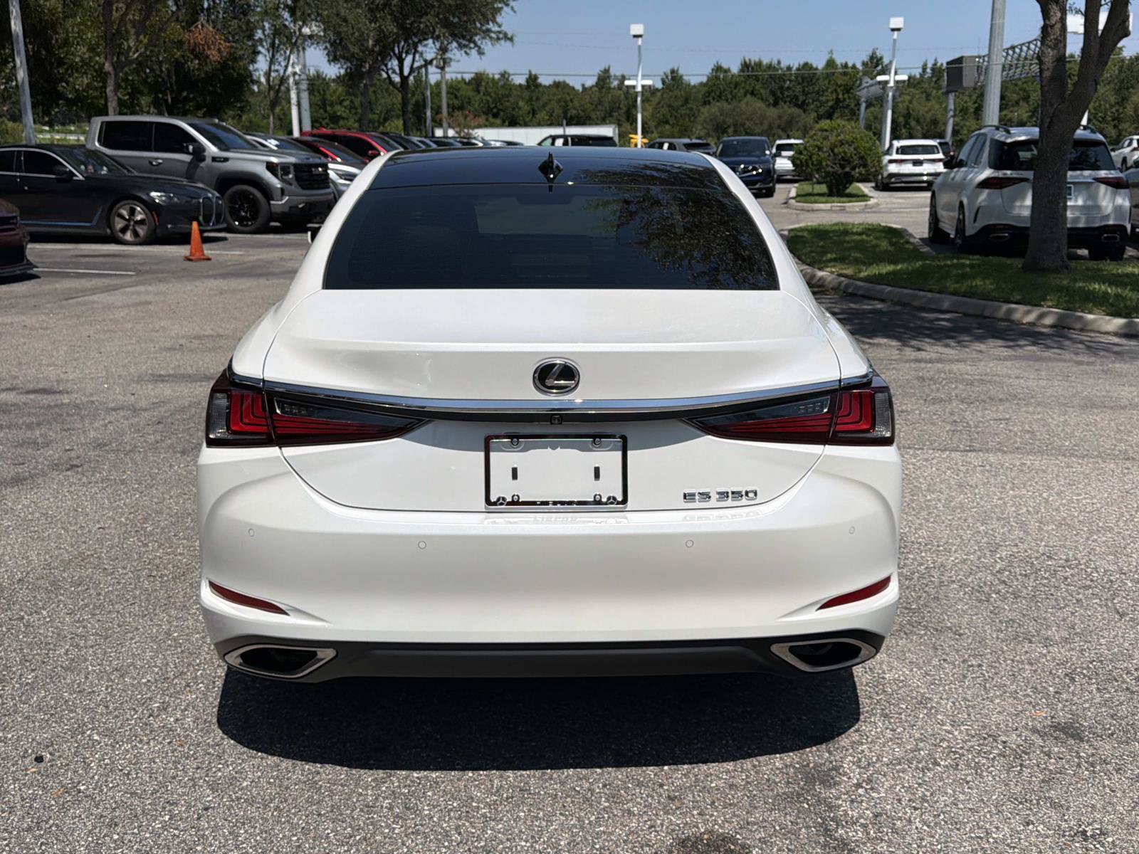 Used 2025 Lexus ES 350 w/ Premium Package FWD image 4
