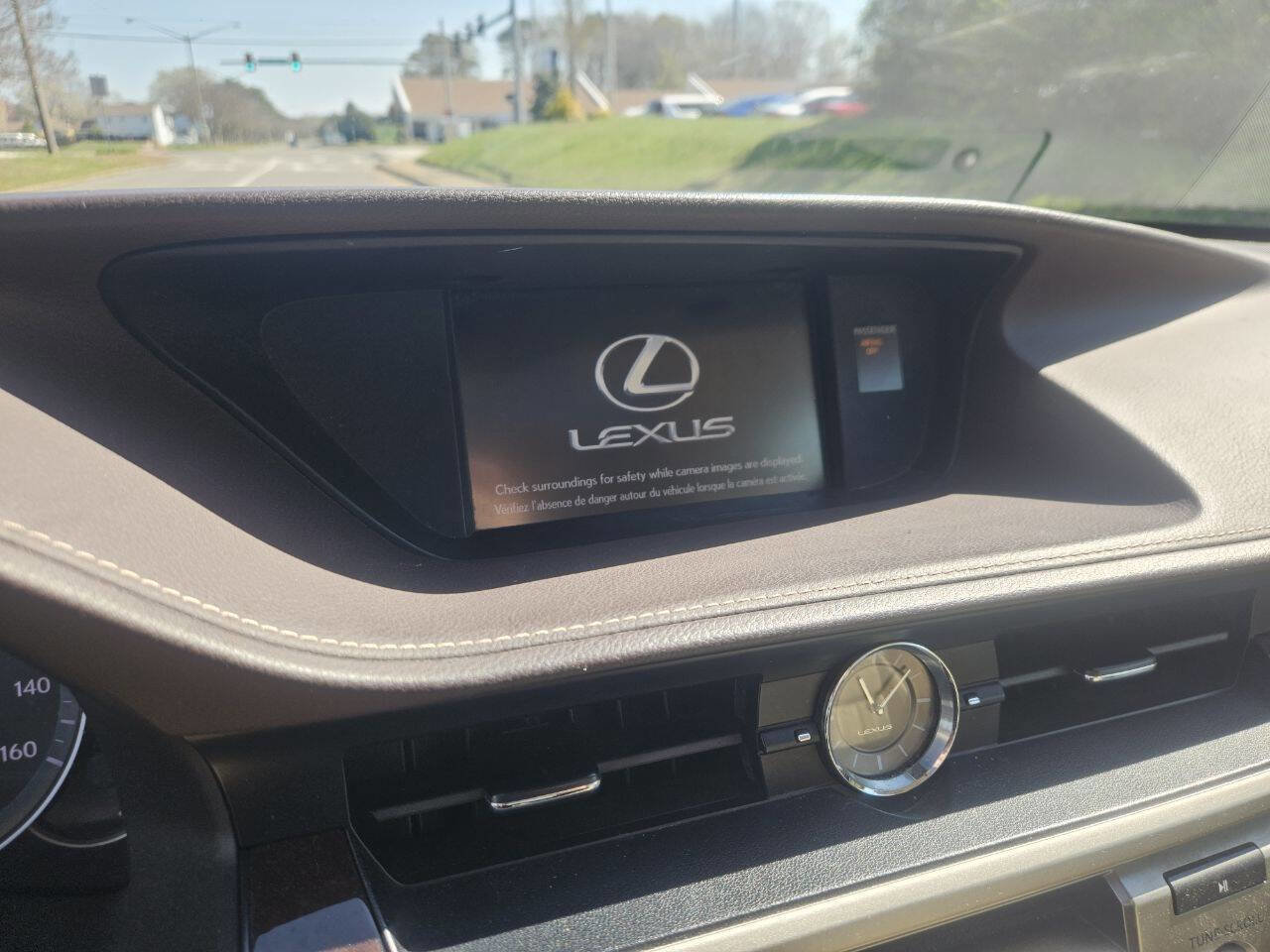 Used 2016 Lexus ES 350 w/ Luxury Package w/Wood Trim image 18