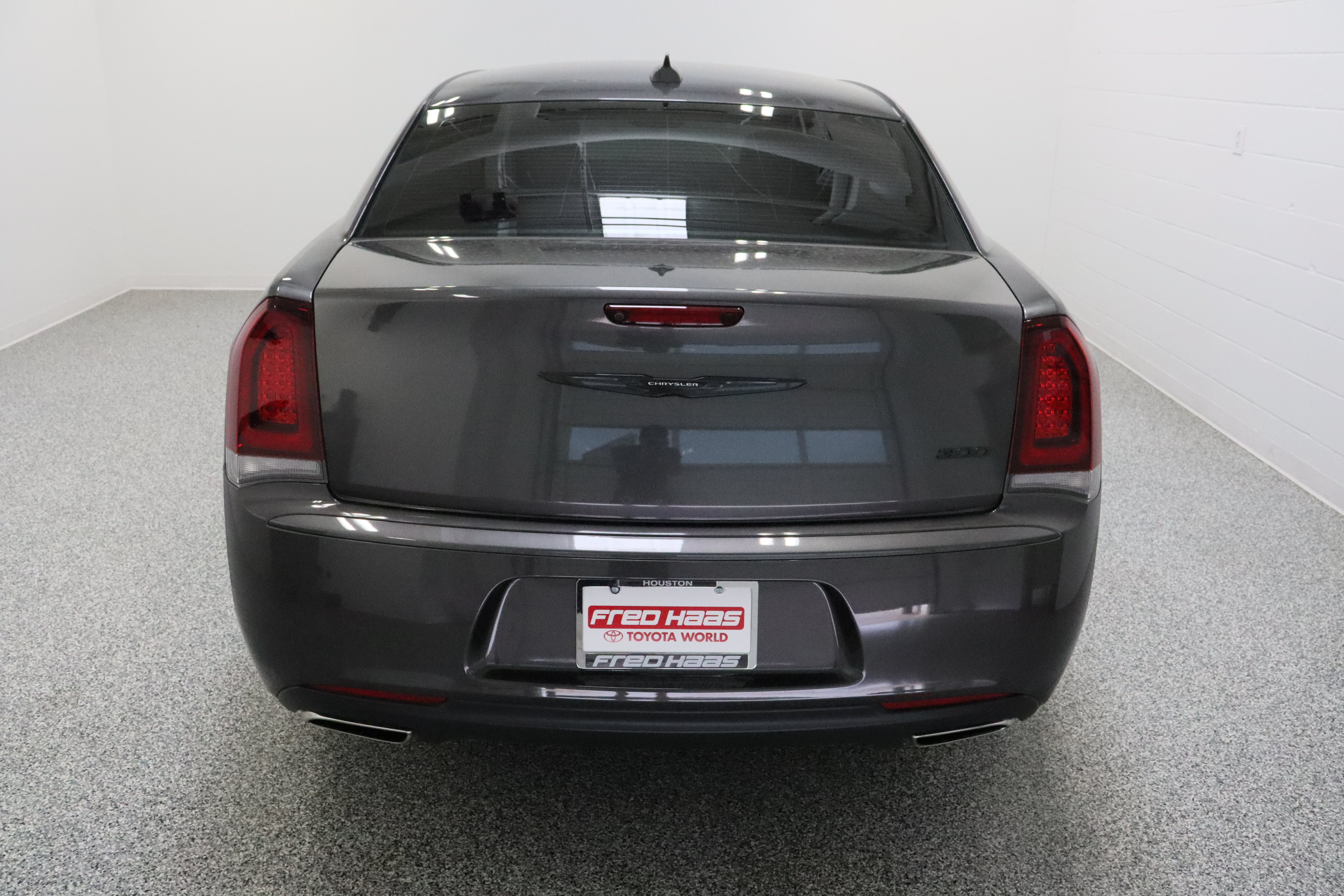 Used 2023 Chrysler 300 Touring w/ Sport Appearance Package RWD image 8