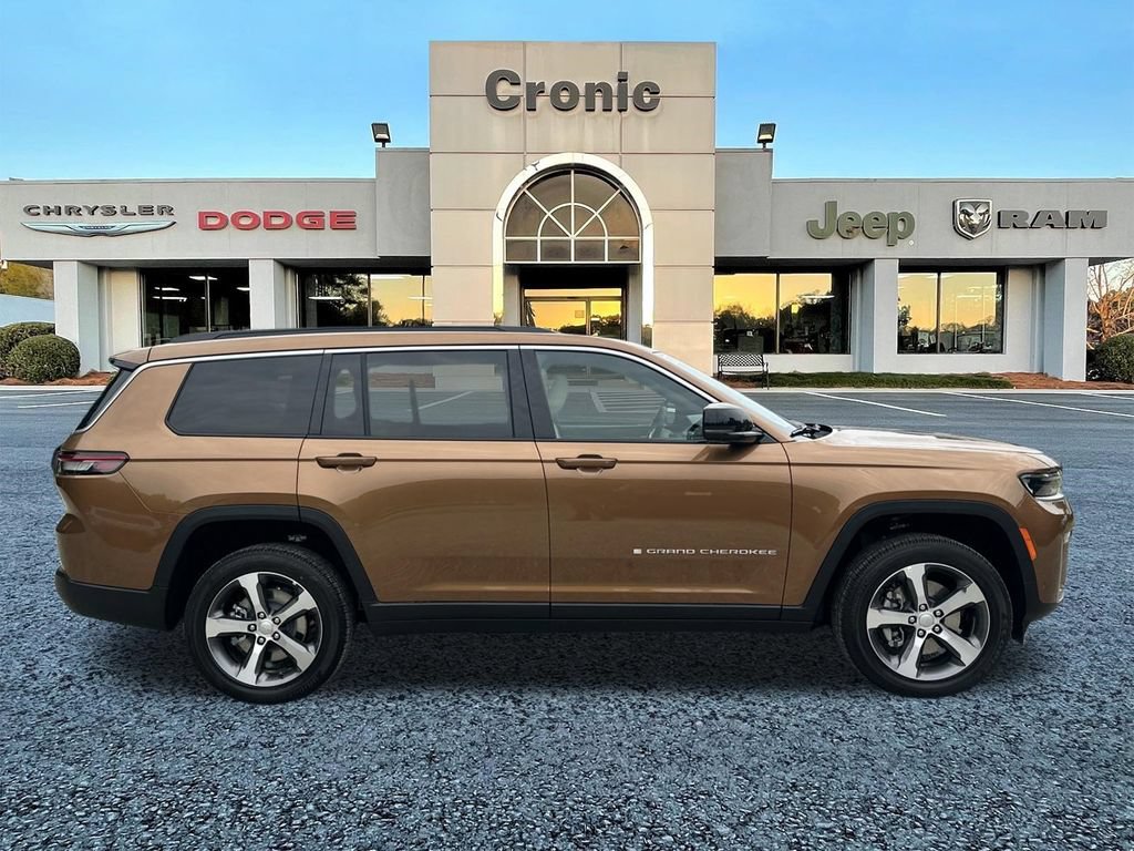 New 2026 Jeep Grand Cherokee L Limited w/ Luxury Tech Group II AWD/4WD image 2