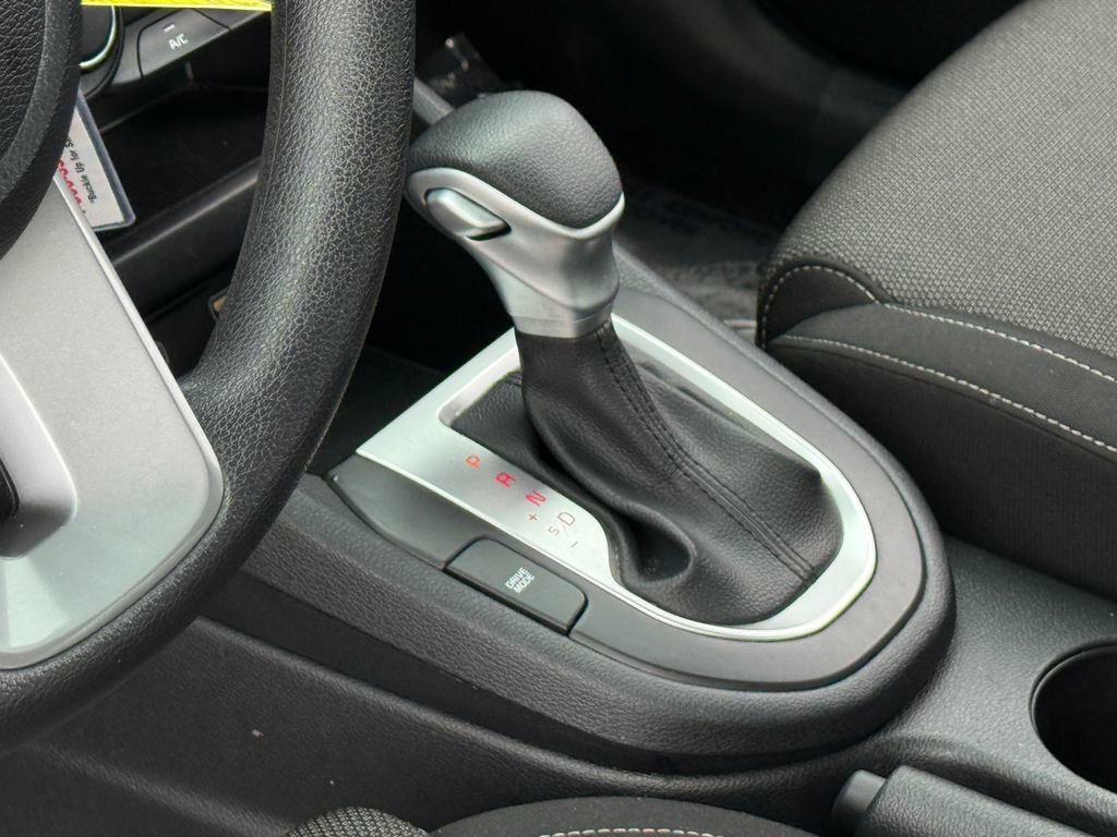Used 2024 Kia Forte LXS image 19