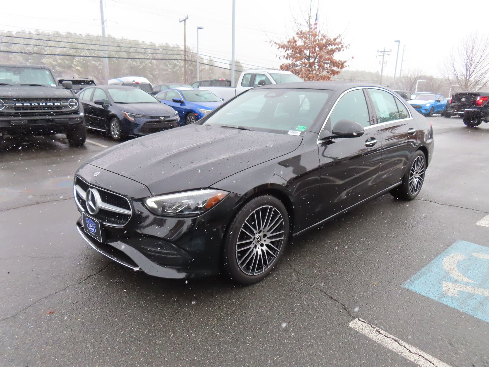 Used 2025 Mercedes-Benz C 300 4MATIC Sedan image 3