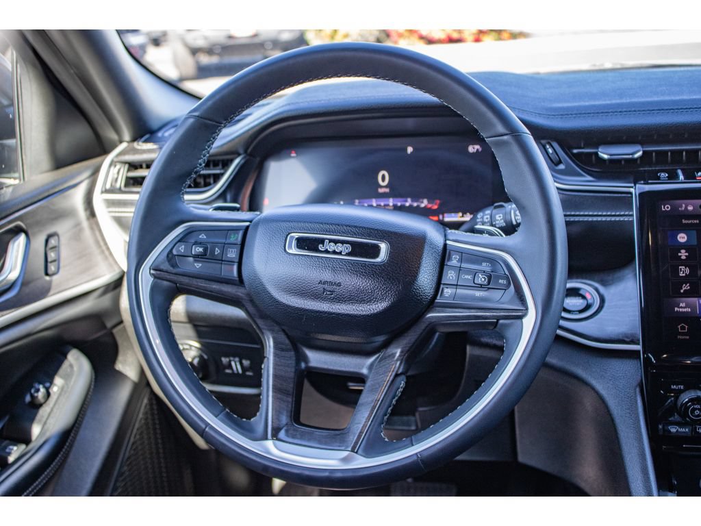 Used 2024 Jeep Grand Cherokee L Limited AWD/4WD image 39