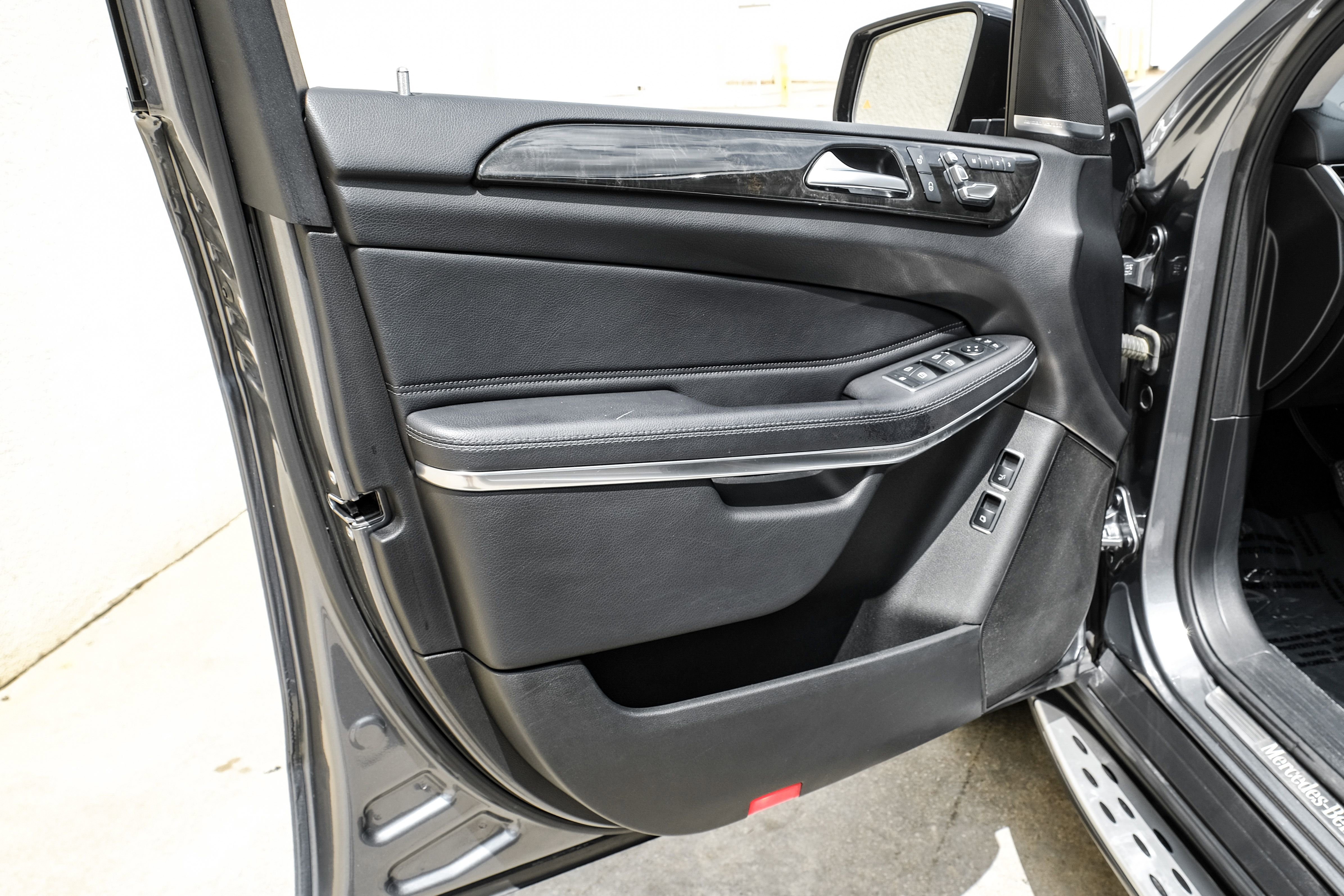 Used 2018 Mercedes-Benz GLS 550 4MATIC w/ Driver Assistance Package image 40