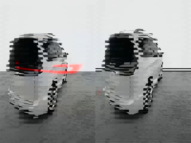 Used 2022 Chrysler Pacifica Touring-L image 3