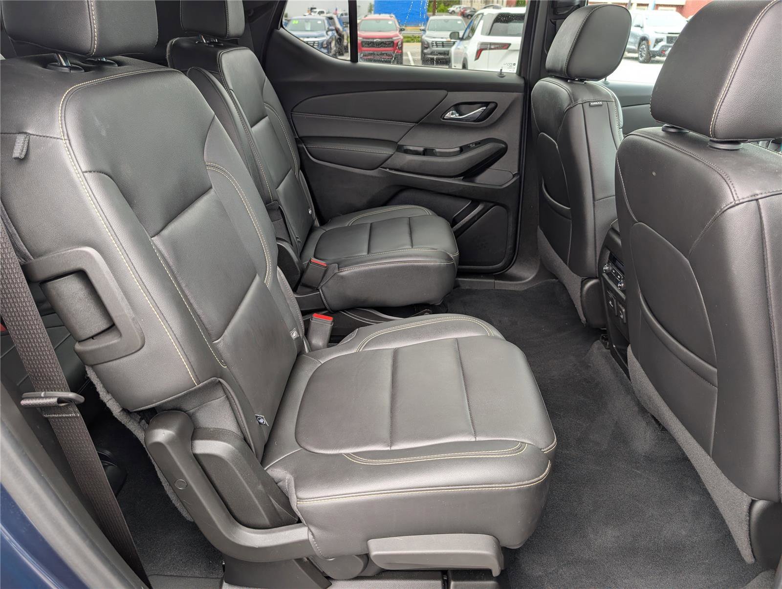 Used 2023 Chevrolet Traverse LT w/ LT Premium Package AWD/4WD image 12