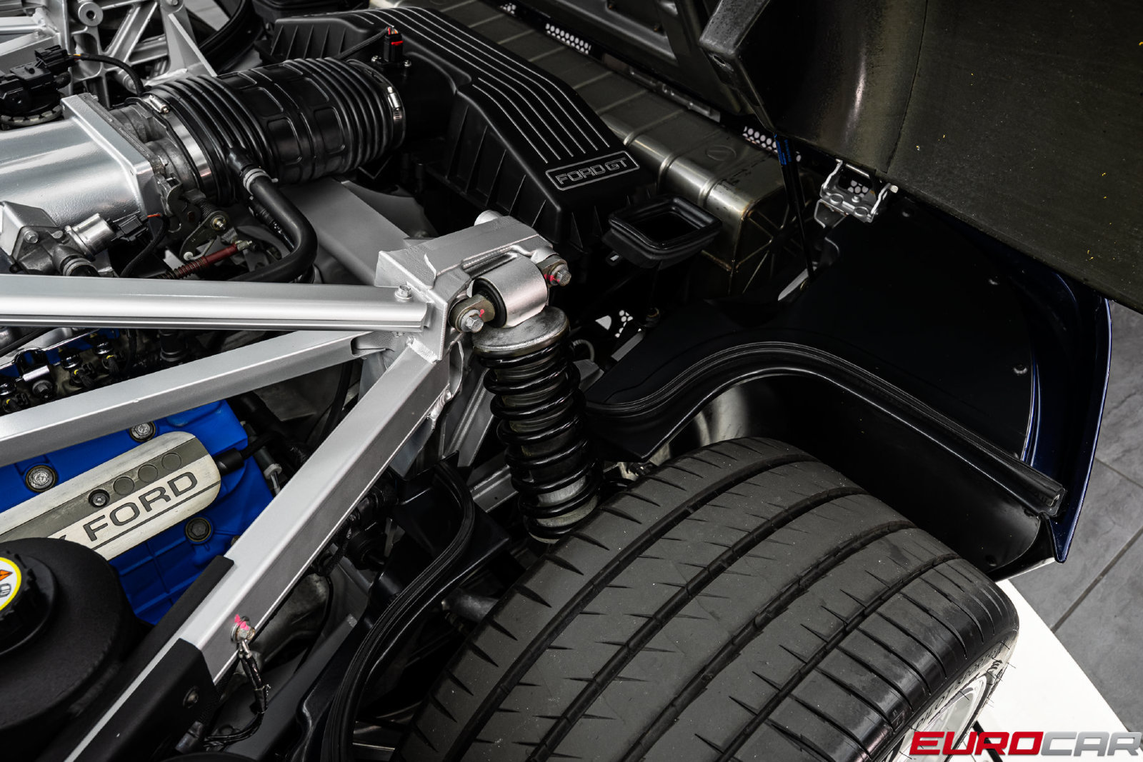 Used 2005 Ford GT RWD image 26