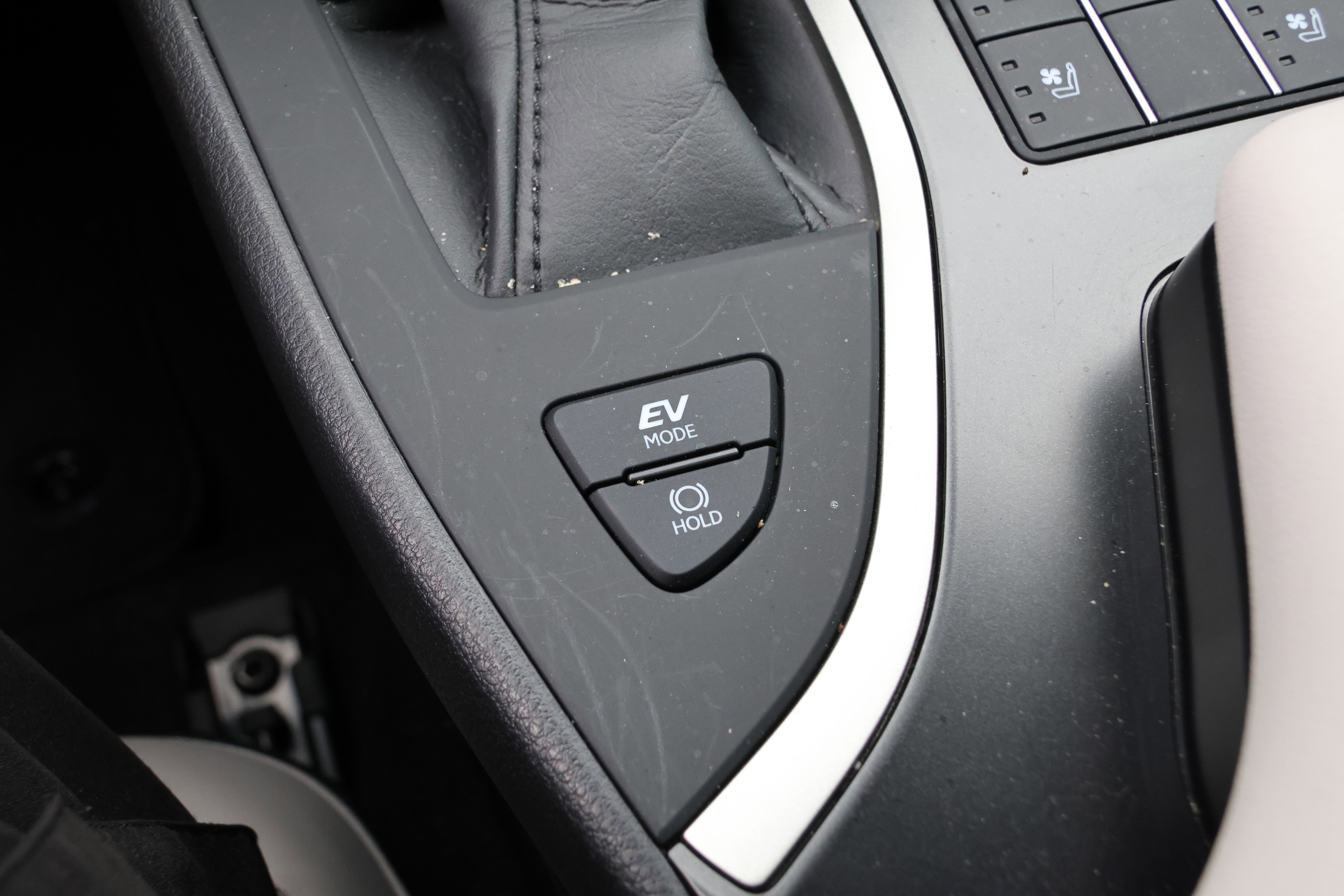 Used 2024 Lexus UX 250h FWD w/ Premium Package image 26