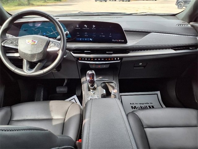 Used 2025 Cadillac XT4 Premium Luxury image 10