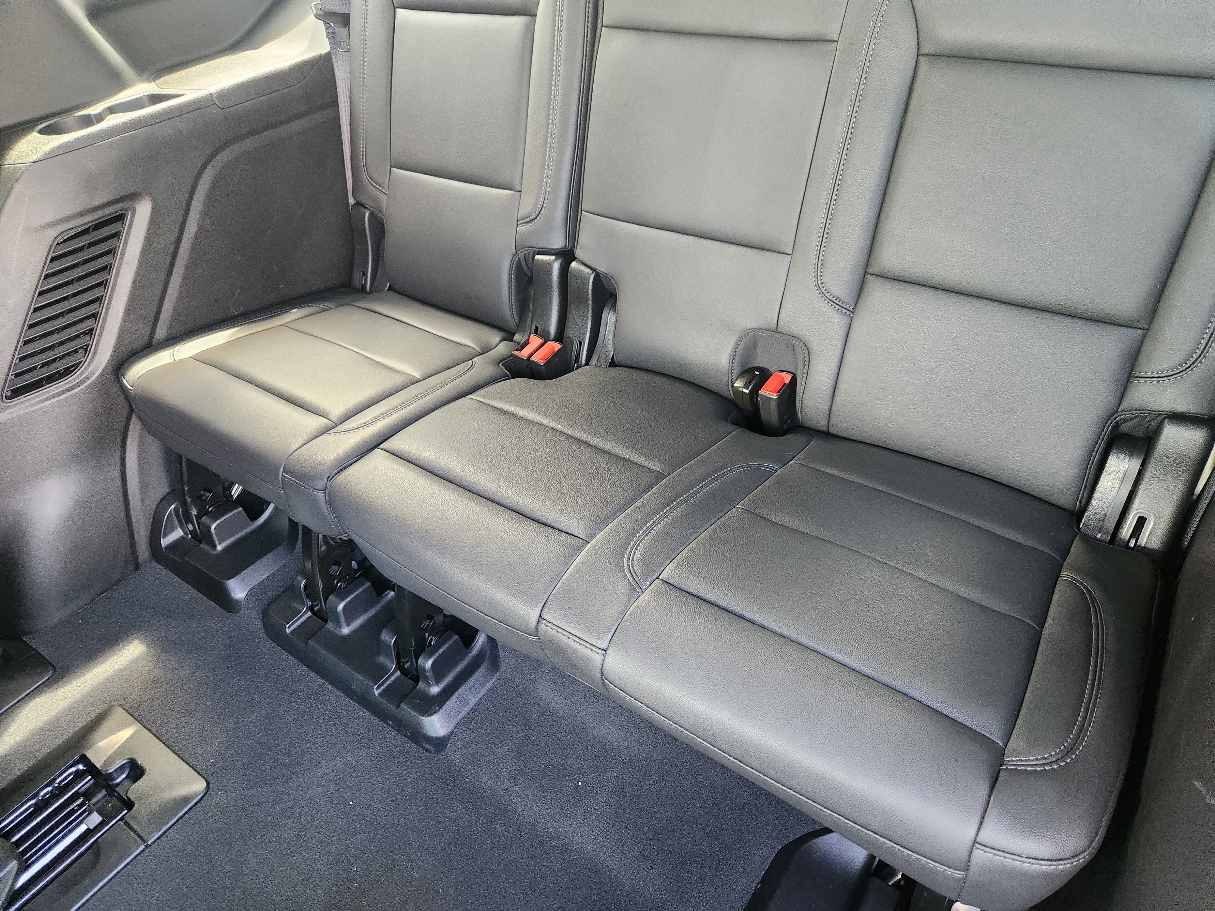 Used 2023 Chevrolet Tahoe Z71 w/ Luxury Package AWD/4WD image 33