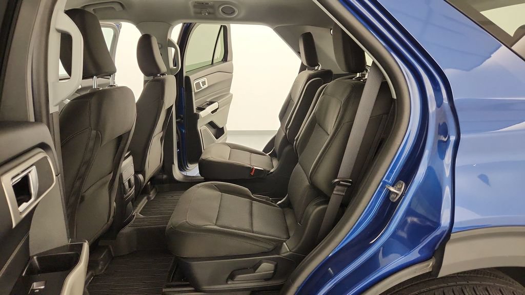 Used 2023 Ford Explorer XLT AWD/4WD image 16