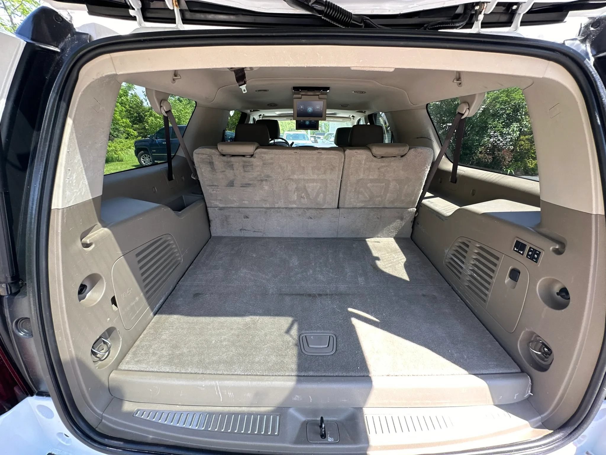 Used 2020 Chevrolet Suburban Premier AWD/4WD image 37