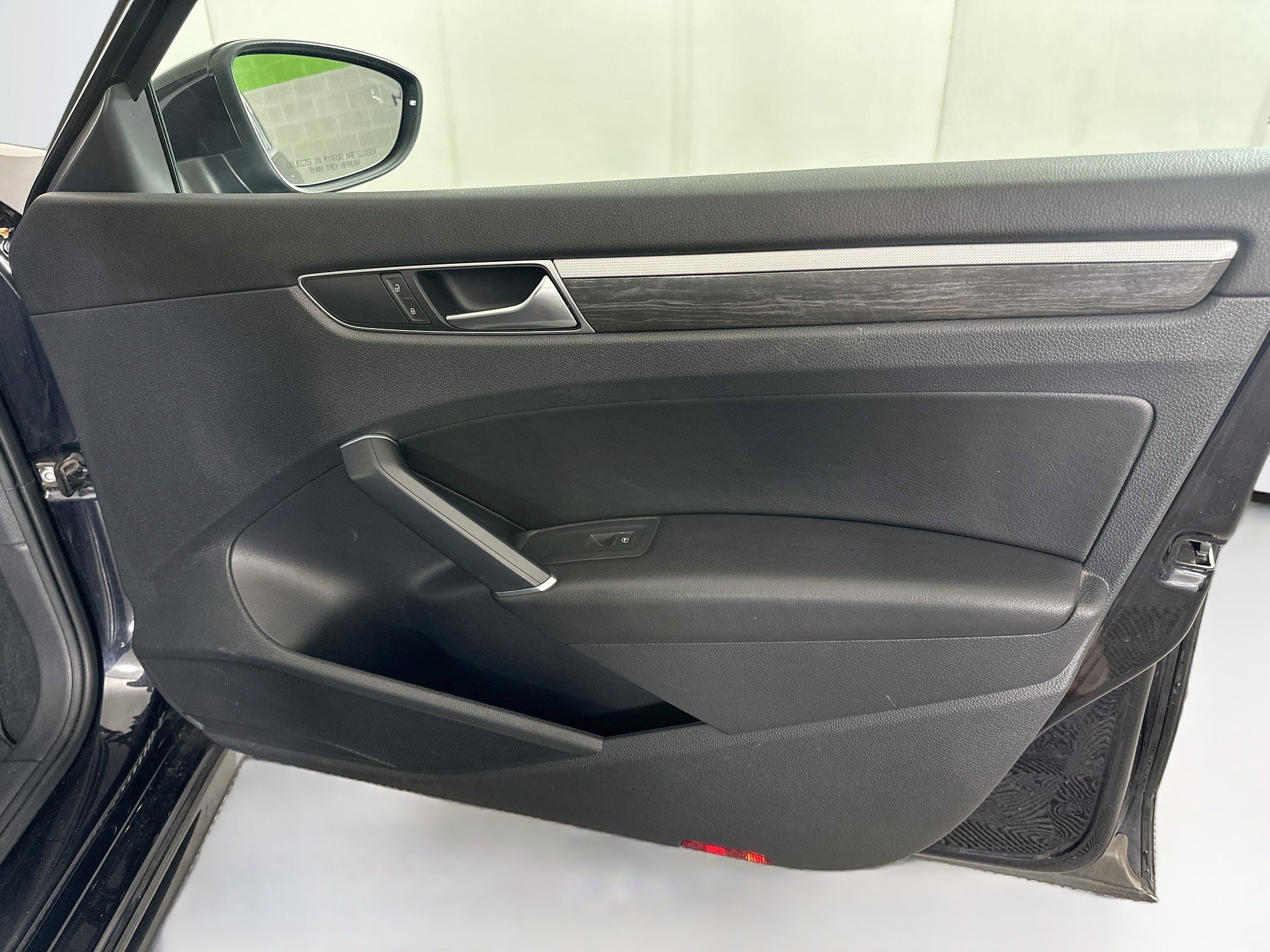 Used 2018 Volkswagen Passat 2.0T SE FWD image 32