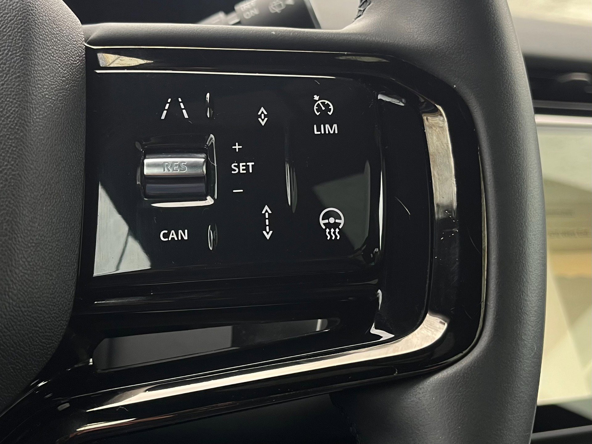 Used 2024 Land Rover Range Rover Evoque Dynamic SE image 55