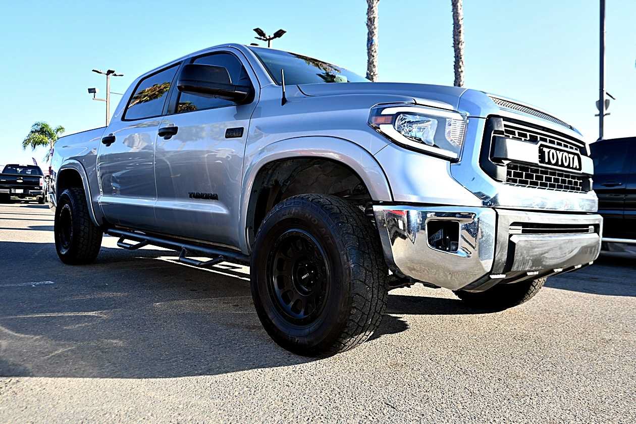 Used 2017 Toyota Tundra SR5 w/ SR5 Upgrade Package RWD image 3