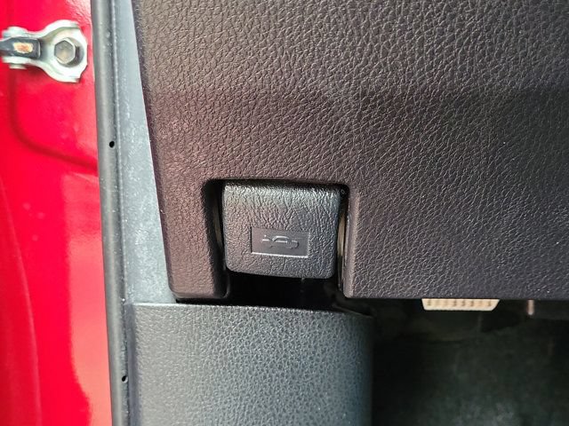 Used 2018 Toyota RAV4 XLE FWD image 16