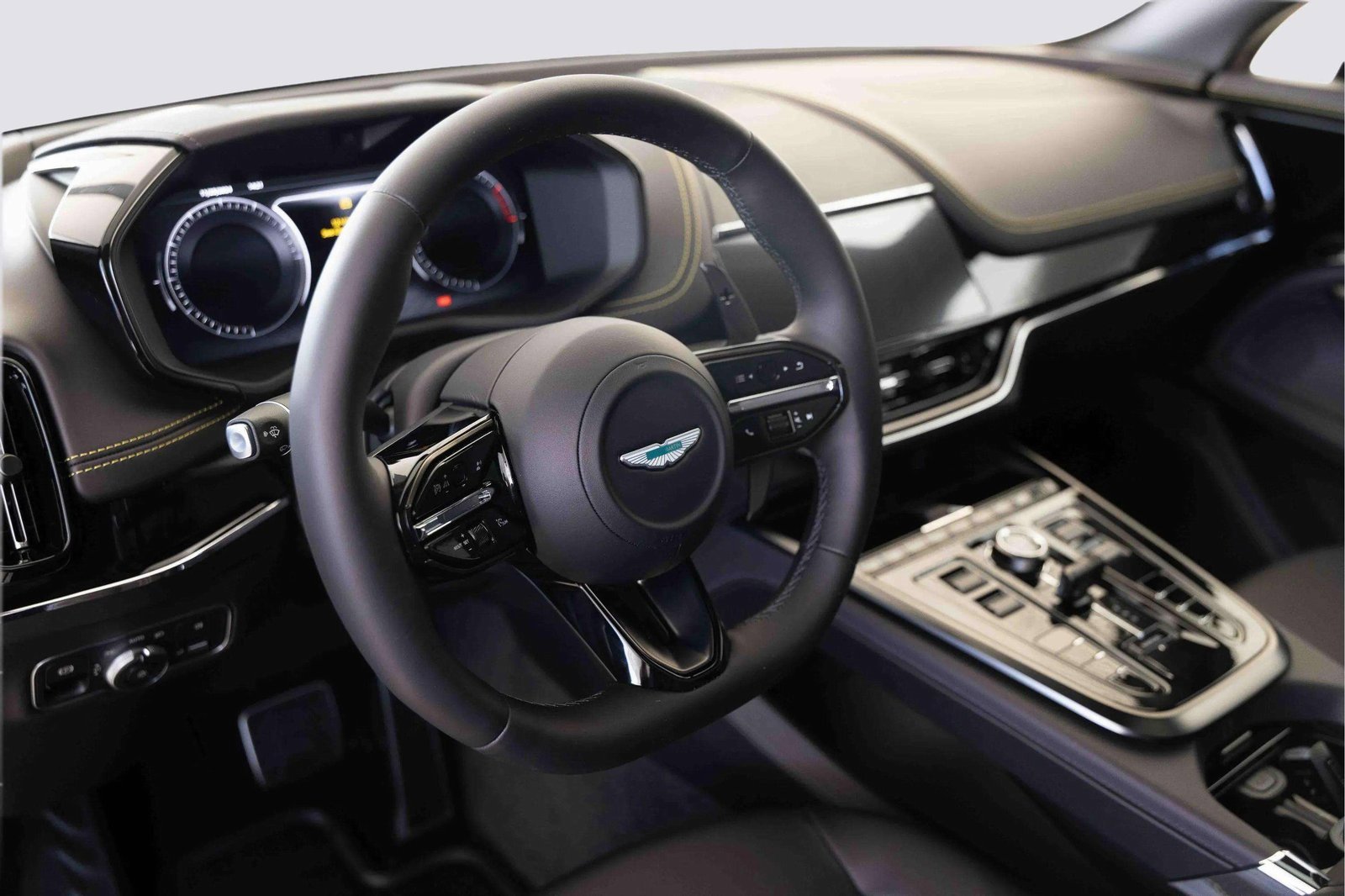 New 2025 Aston Martin DBX 707 image 11